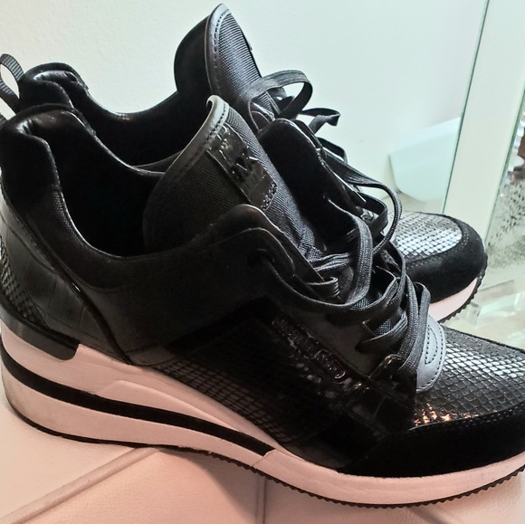 Michael Kors Trainer shoe - Picture 3 of 3
